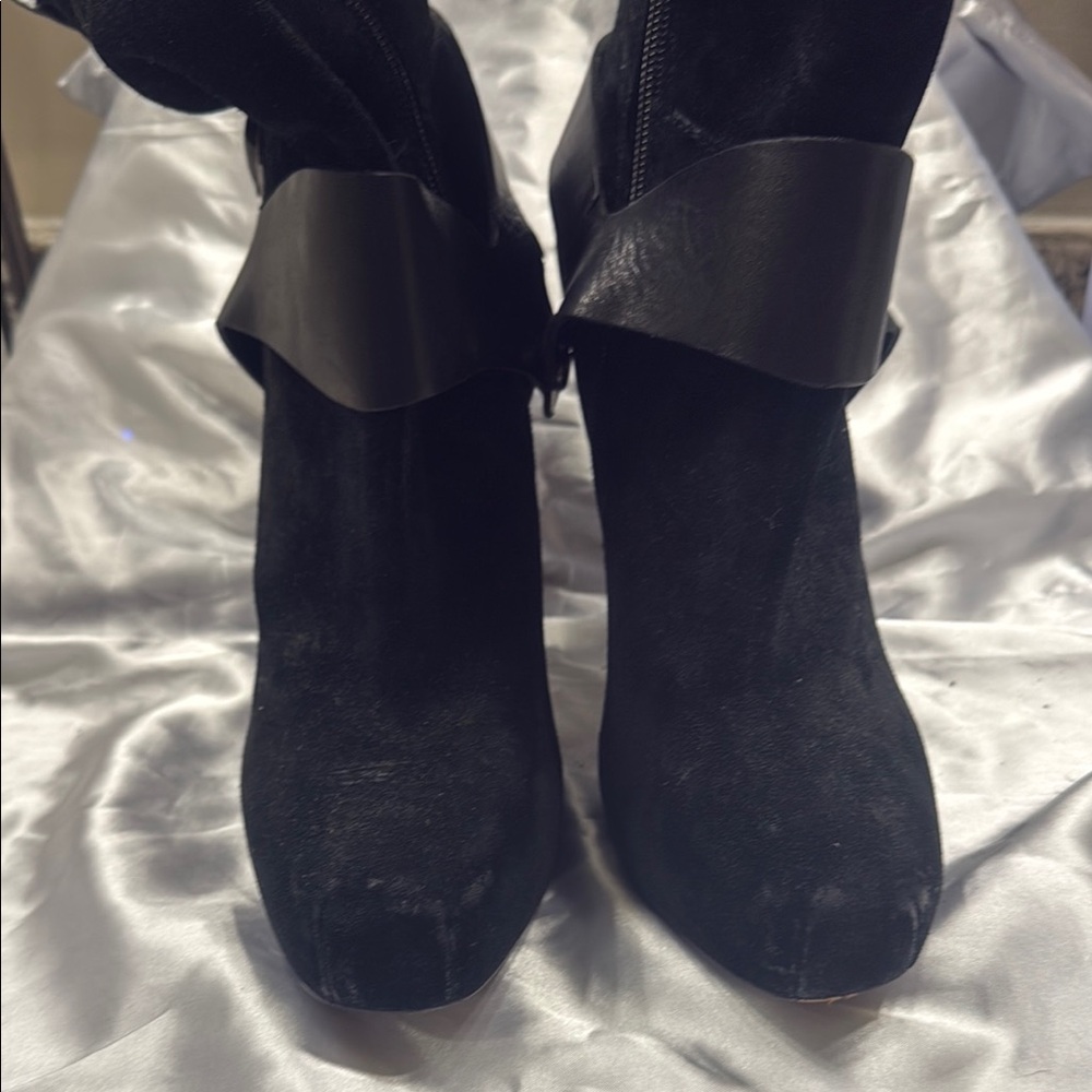 Rosegold Shoes Black Heeled Boots Sleek Design